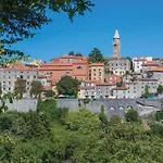 Дом отдыха Lovely In Podpican Potpican