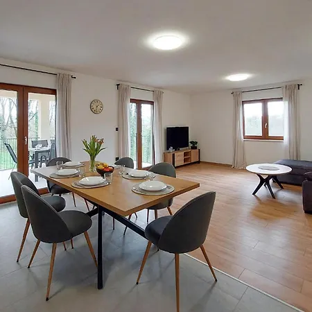 Holiday home Beautiful In Podpican With Kitchen
