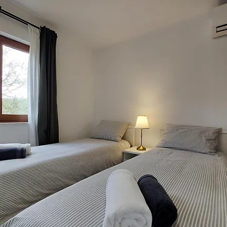 Beautiful In Podpican With Kitchen Holiday home